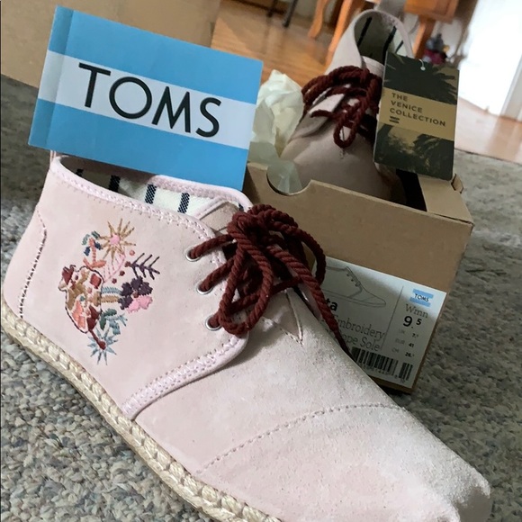 bota boots toms